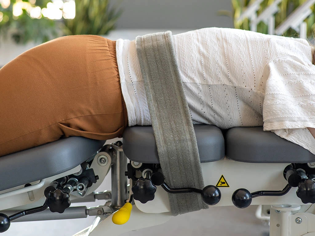 Stationary massage table: chiropractic table Upright Chiro Z7